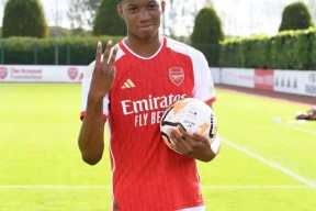 爱游戏阿森纳手感冰凉备战中超今晨多特蒙德备战NBA季后赛，今夜圣安东尼奥马刺备战社区盾瞬间刷屏的简单介绍